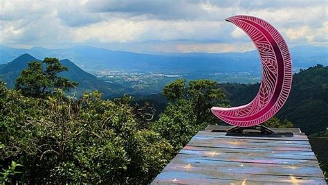  El Mirador de la Luna: Un Santuario de Paz en lo Alto de Hechi!