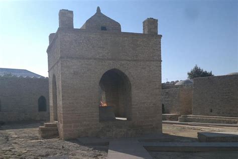 El Templo de Zoroastro: Una joya arquitectónica de la época de los Mughal en Zahirabad!