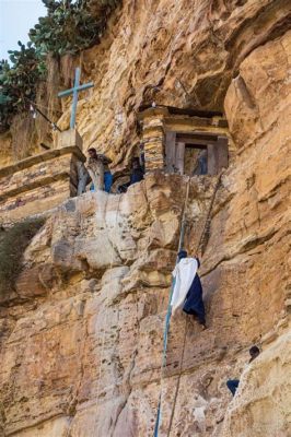 El Monasterio de Debre Damo: Una joya arquitectónica precariamente adherida a un acantilado!